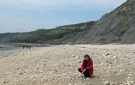 lyme regis fossil hunting